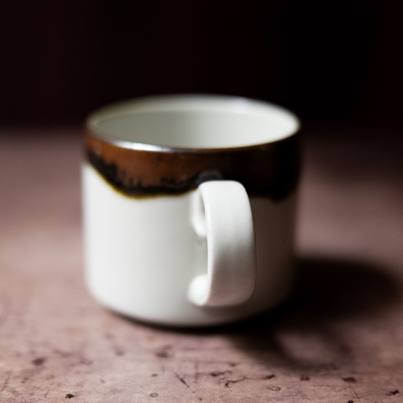 Vintage Arabia of Finland Pottery Karelia Pattern Flat Demitasse Cup Brown White - Picture 4 of 6